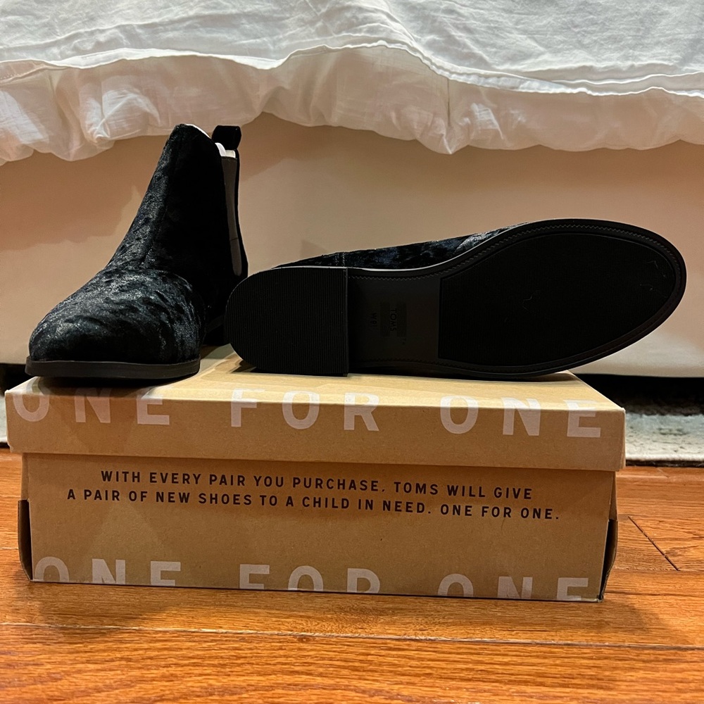 Brand New TOMS Black Velvet Chelsea Boots!